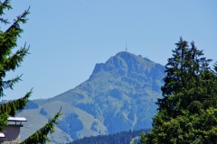 Blick von Landhaus Berger aufs Kitzbuehler Horn.JPG